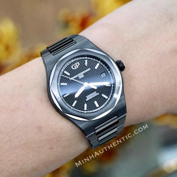 Girard Perregaux Laureato 38mm Ceramic 81005-32-631-FK6A