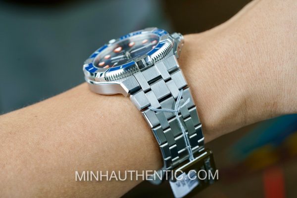 Maurice Lacroix Aikon Venturer Limited Edition AI6058-SS002-431-1