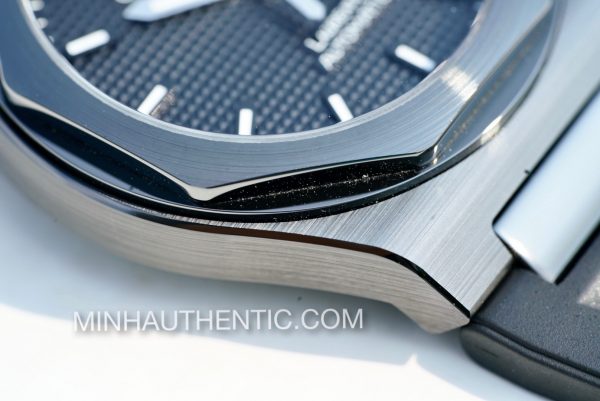 Girard Perregaux Laureato 38mm Ceramic 81005-32-631-FK6A