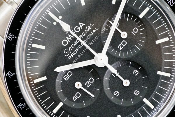 Omega Speedmaster Moonwatch 3861 dial
