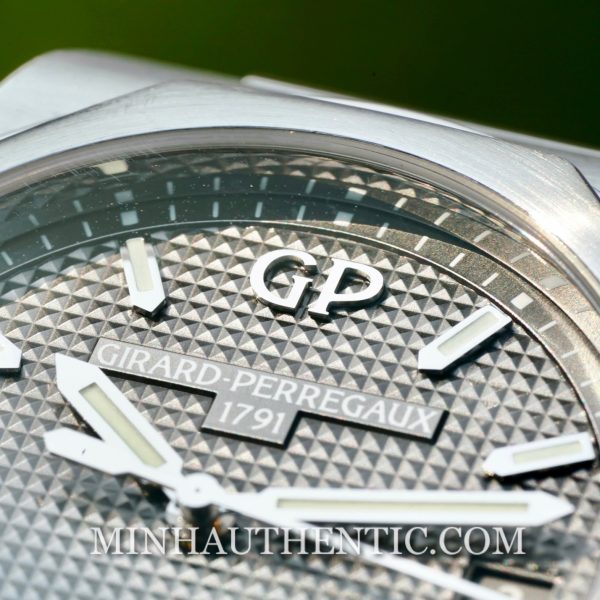 Girard Perregaux Laureato 38mm Grey 81005-11-231-BB6A