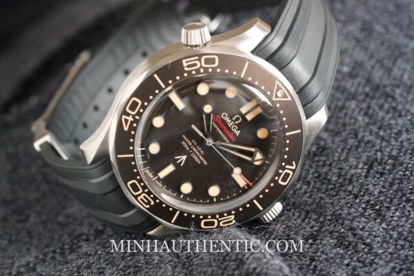 Omega Seamaster Diver 300m 007 Edition 210.92.42.20.01.001 - Ảnh 6