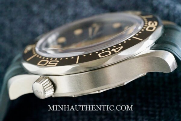 Omega Seamaster Diver 300m 007 Edition 210.92.42.20.01.001 - Ảnh 14