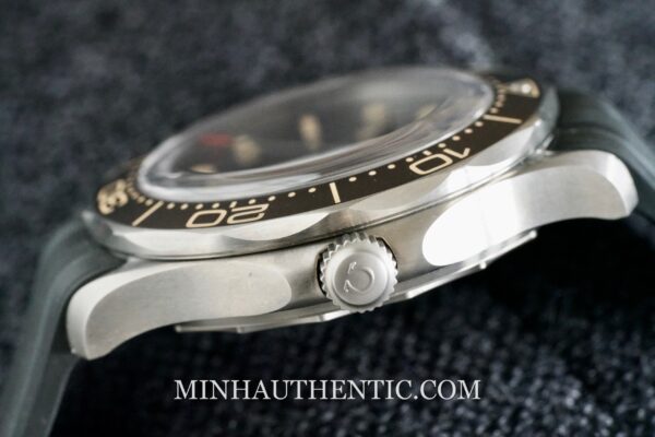 Omega Seamaster Diver 300m 007 Edition 210.92.42.20.01.001 - Ảnh 13