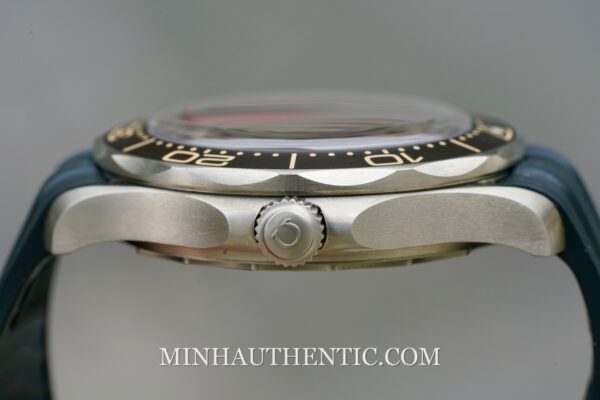 Omega Seamaster Diver 300m 007 Edition 210.92.42.20.01.001 - Ảnh 8