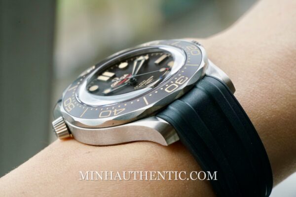 Omega Seamaster Diver 300m 007 Edition 210.92.42.20.01.001 - Ảnh 20